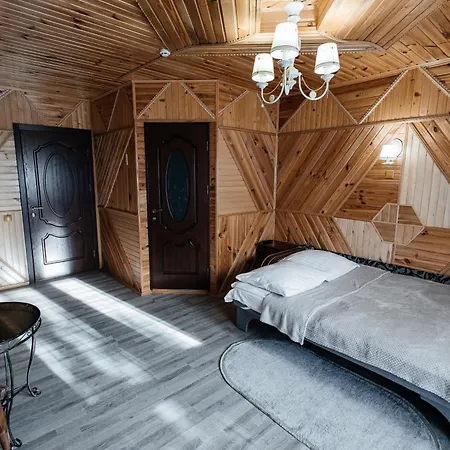 Hotel U Halyny *